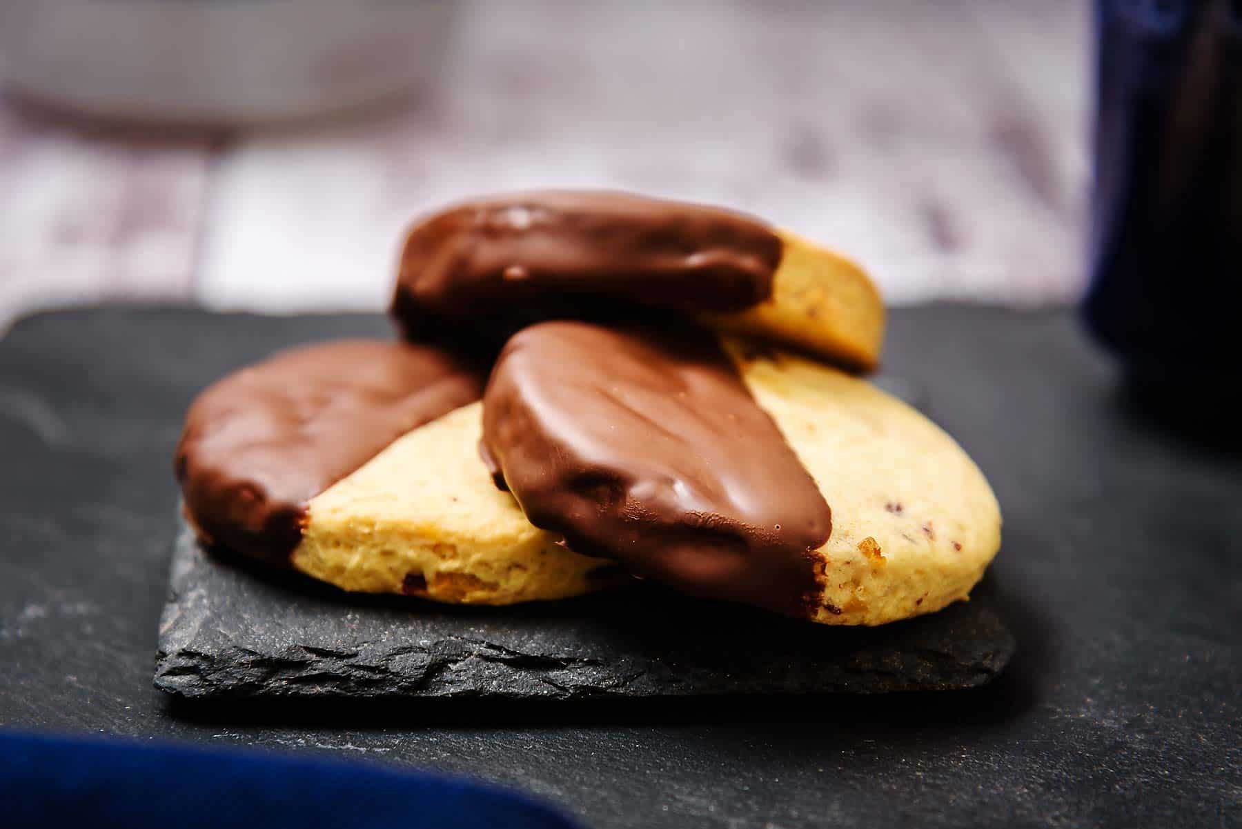 3 Vegan Date & Chocolate Cookies
