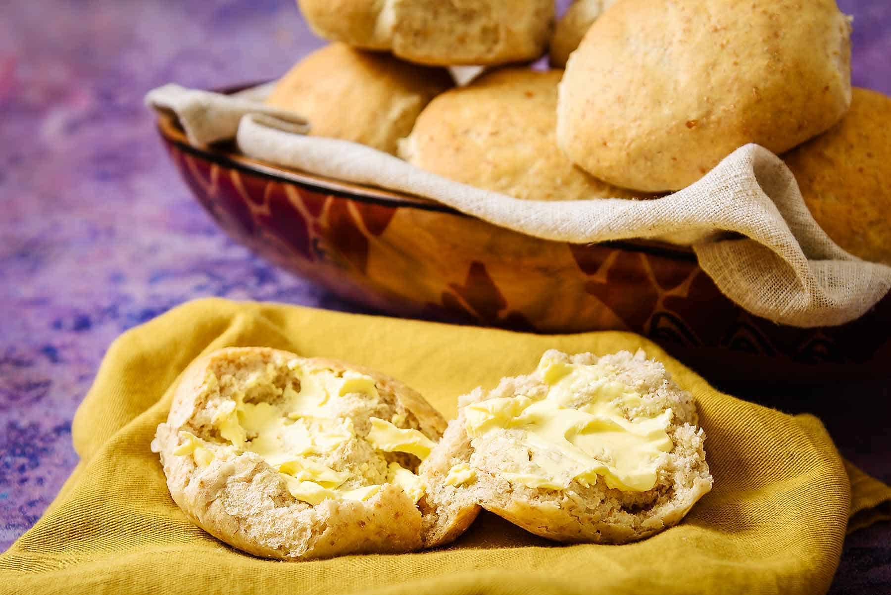 easy-vegan-bread-rolls-light-and-fluffy-especially-vegan