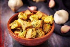Easy Vegan Garlic Croutons in a bowl